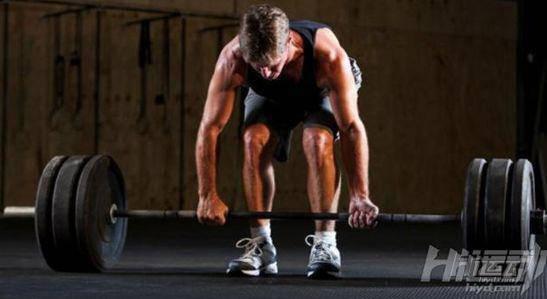 國外42歲阿姨泡在健身房，如今擁有不輸年輕人的身材