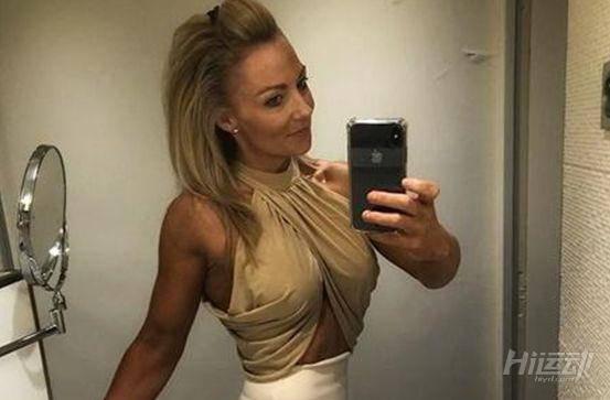 國外42歲阿姨泡在健身房，如今擁有不輸年輕人的身材