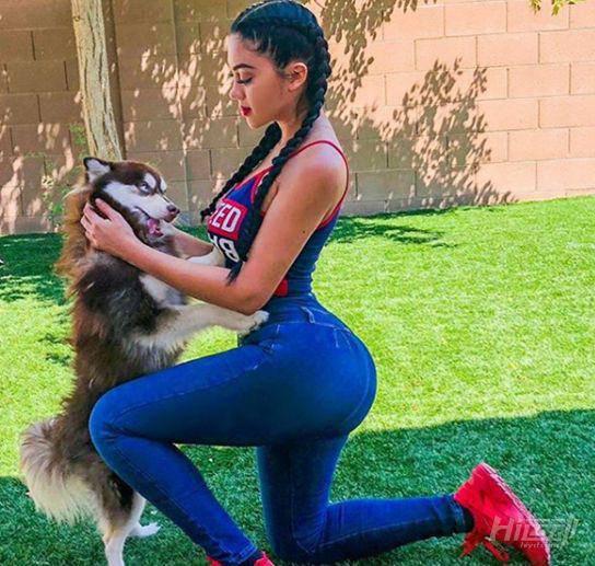 21歲健身女神擁有百萬粉絲，健身6年時間擁有不俗身材