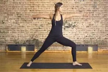 瑜伽的好處，四個瑜伽動作拯救你的頸椎