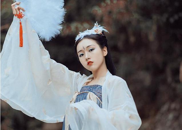 5種瑜伽式動作教程，初學入門者也能輕松搞定拉筋法