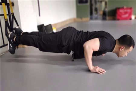 練習瑜伽動作能給我們帶來什么好處，不只是強健的身體