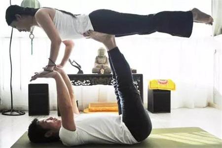 同房姿勢108種，雙人瑜伽換個姿勢愛帶給你不一樣的感受