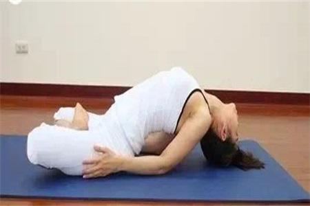 解鎖多種性愛姿勢，三組瑜伽動作打開情趣世界