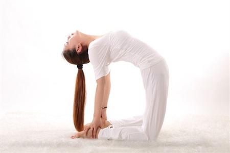 解鎖多種性愛姿勢，三組瑜伽動作打開情趣世界