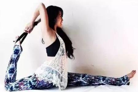 瑜伽初入門教學(xué)視頻 適合初學(xué)者懶人在家也能練