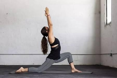 痛經(jīng)怎么緩解？三組瑜伽出入門教學(xué)視頻告別痛經(jīng)的困擾