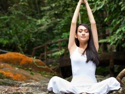 瑜伽初入門教學視頻，四個新手拉伸的基礎動作圖片