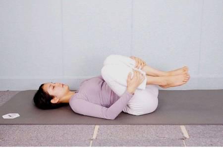 簡單瘦腿瑜伽動作,六個初入門體式幫你瘦出漫畫腿-易網(wǎng)健康養(yǎng)生網(wǎng) 簡單瘦腿瑜伽動作,六個初入門體式幫你瘦出漫畫腿