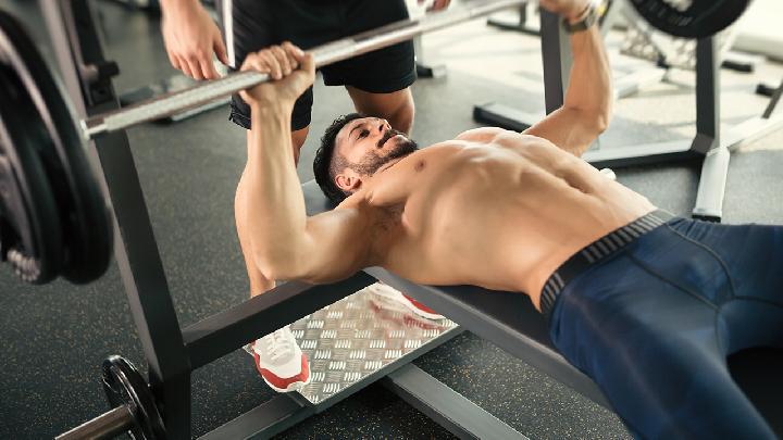 請問運動減肥能喝水嗎？運動減肥期間怎么喝水？