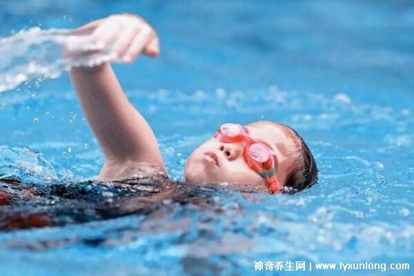 為什么中醫(yī)不建議游泳，三類人游泳惹病上身(陽(yáng)虛/濕熱體質(zhì))