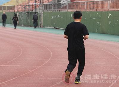 每天跑步五公里 堅持下去身體會發生哪些改變-易網健康養生網 每天跑步五公里 堅持下去身體會發生哪些改變