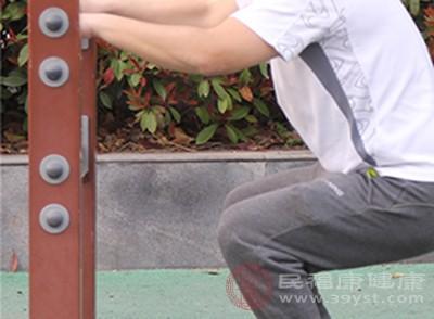 愛(ài)運(yùn)動(dòng)的人看看 6個(gè)常見(jiàn)動(dòng)作特別傷膝蓋 很多人不知情