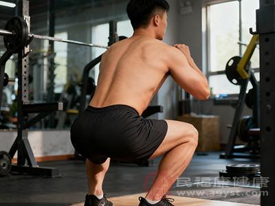男性健身繞不開深蹲 但是深蹲的好處你真的了解嗎