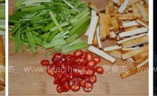 芹菜炒香干的做法-香辣味炒菜譜