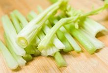 幫助排便穩(wěn)定情緒 寶寶多吃芹菜好處多