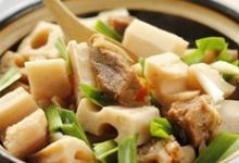 牛肉燜藕的做法-家常味燜菜譜