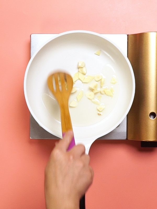 茄子煲的做法-家常味燒菜譜-易網<a href=http://www.logojc.com/ target=_blank class=infotextkey>健康養生</a>網 茄子煲的做法-家常味燒菜譜