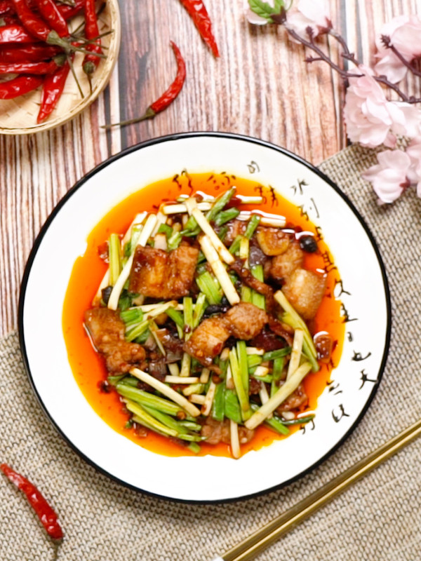 蒜苗回鍋肉的做法-家常味炒菜譜