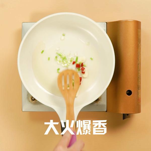 炒白菜的做法-家常味炒菜譜-易網健康養生網 炒白菜的做法-家常味炒菜譜