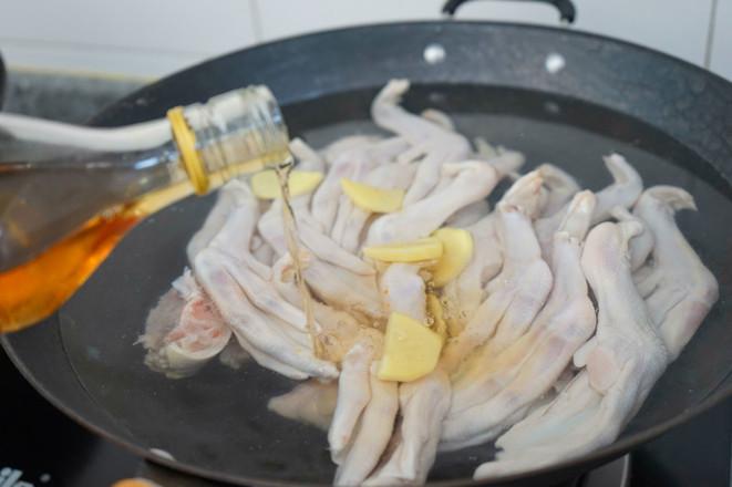 香辣鹵鴨掌的做法-家常味煮菜譜