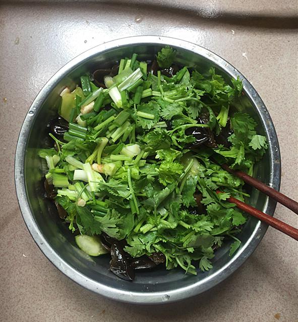 黃瓜拌黑木耳的做法-酸辣味拌菜譜