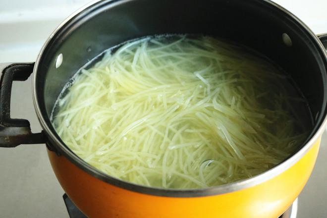 熗拌土豆絲的做法-香辣味拌菜譜