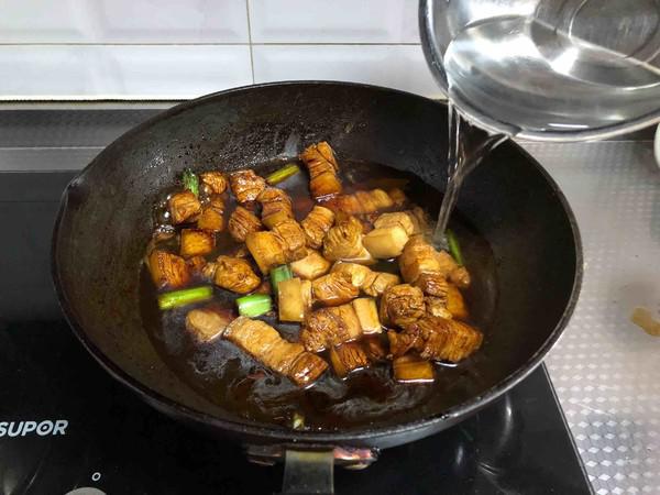 五花肉燉鵪鶉蛋的做法-咸鮮味燉菜譜