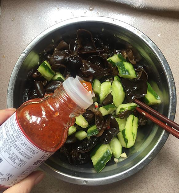 黃瓜拌黑木耳的做法-酸辣味拌菜譜