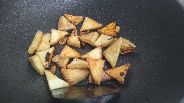 香辣醬尖椒炒豆腐的做法-香辣味炒菜譜