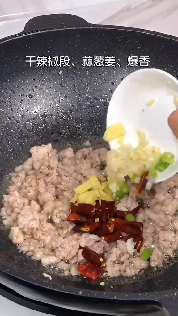 紅燒茄子的做法-咸鮮味炒菜譜