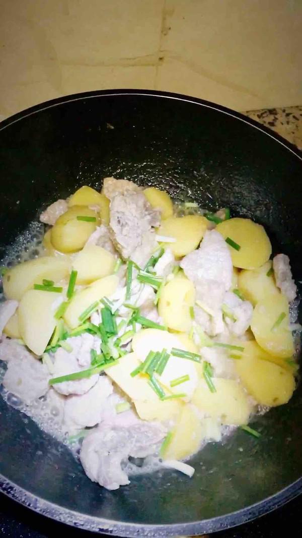 土豆燉大排的做法-家常味蒸菜譜