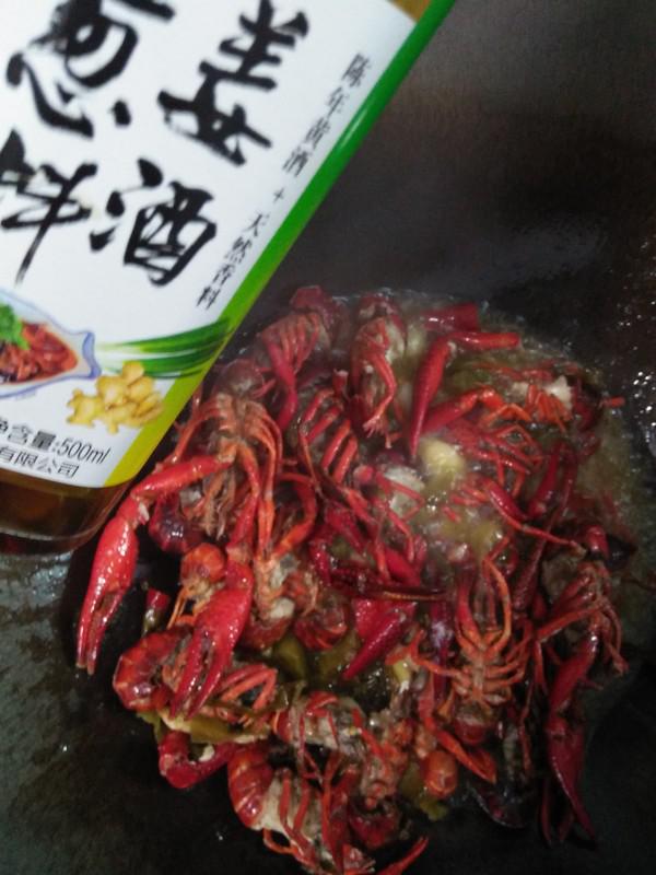 酸菜小龍蝦的做法-蒜香味炒菜譜