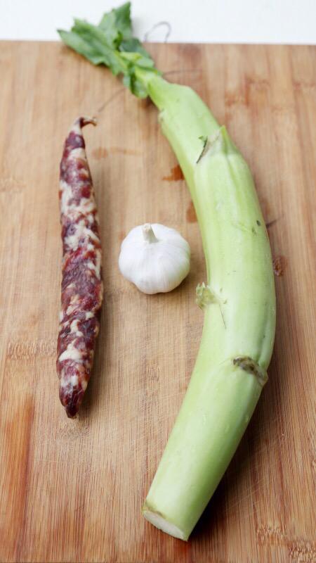 臘腸炒芥藍的做法-咸鮮味炒菜譜