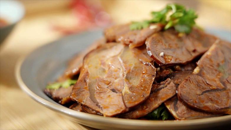 涼拌鹵牛肉【孔老師教做菜】的做法-家常味鹵菜譜