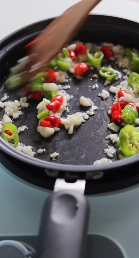 涼拌金針菇的做法-酸辣味拌菜譜