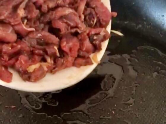 蔥爆牛肉的做法-咸鮮味炒菜譜