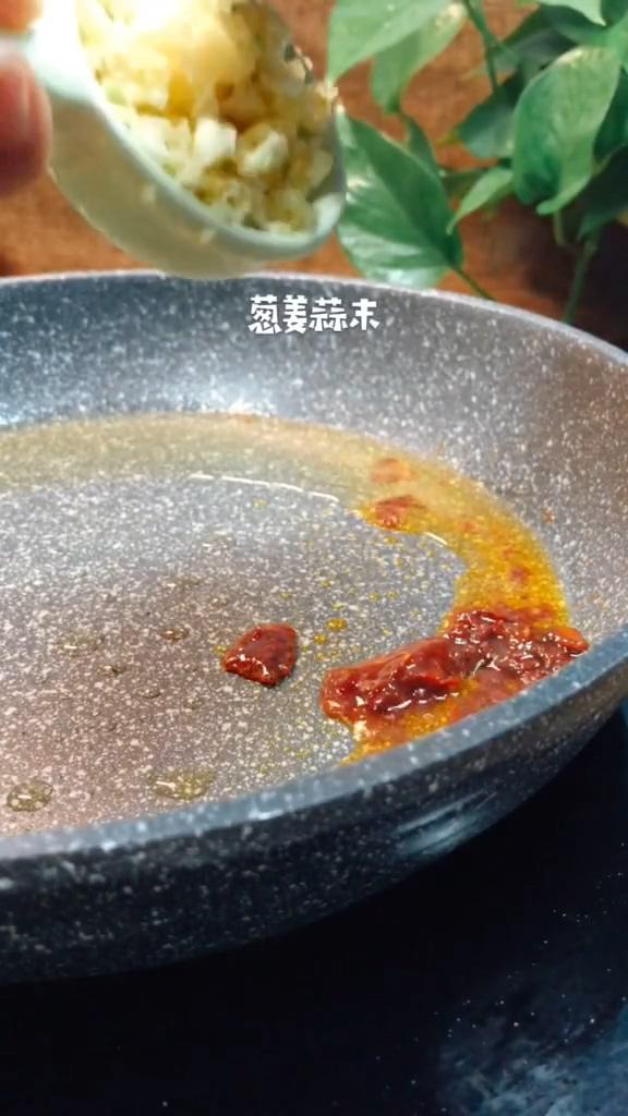 家庭版魚香肉絲的做法-魚香味炒菜譜