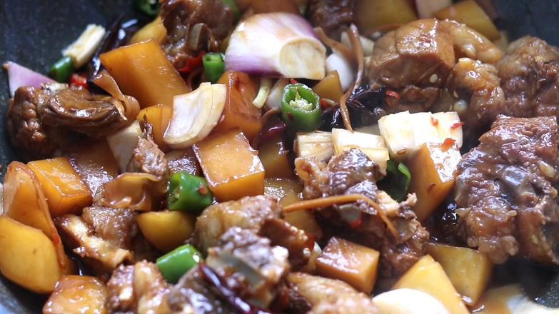 土豆燒排骨的做法-香辣味燒菜譜