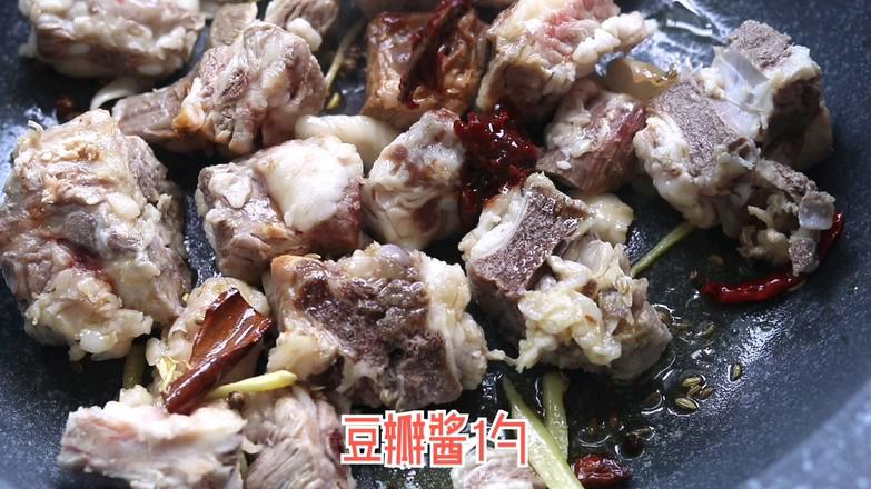 土豆燒排骨的做法-香辣味燒菜譜