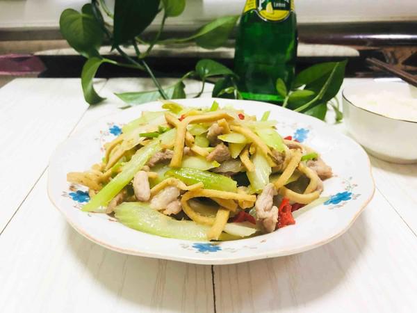 芹菜干子炒肉絲的做法-家常味炒菜譜