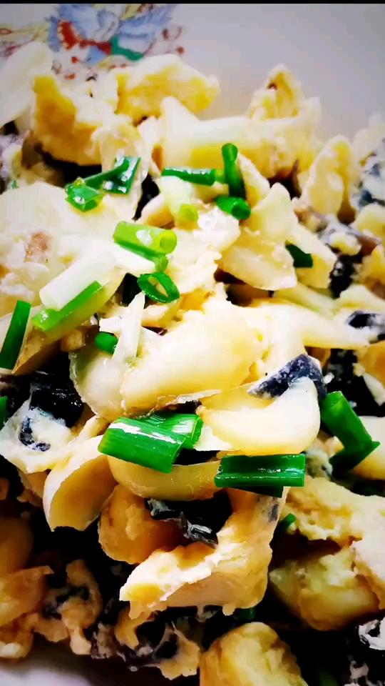 雞蛋煎百合的做法-家常味炒菜譜