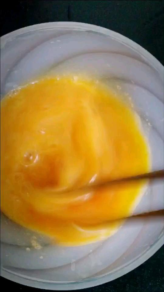 雞蛋煎百合的做法-家常味炒菜譜