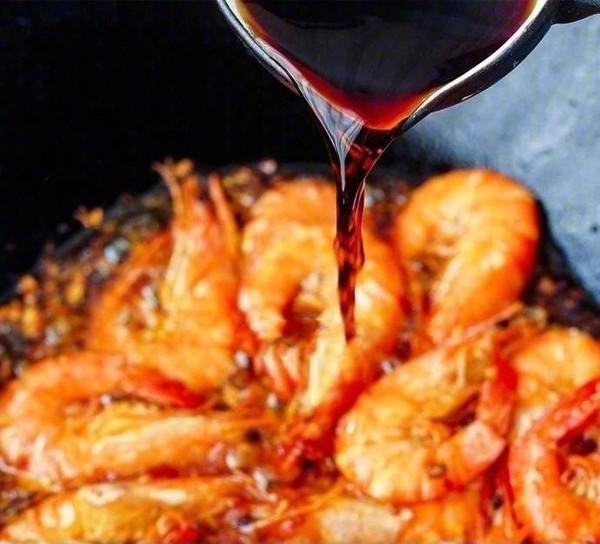 【茄汁油燜大蝦做法】的做法-醬香味燒菜譜