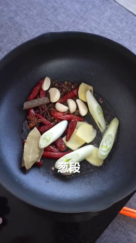 香辣豬蹄的做法-香辣味燉菜譜