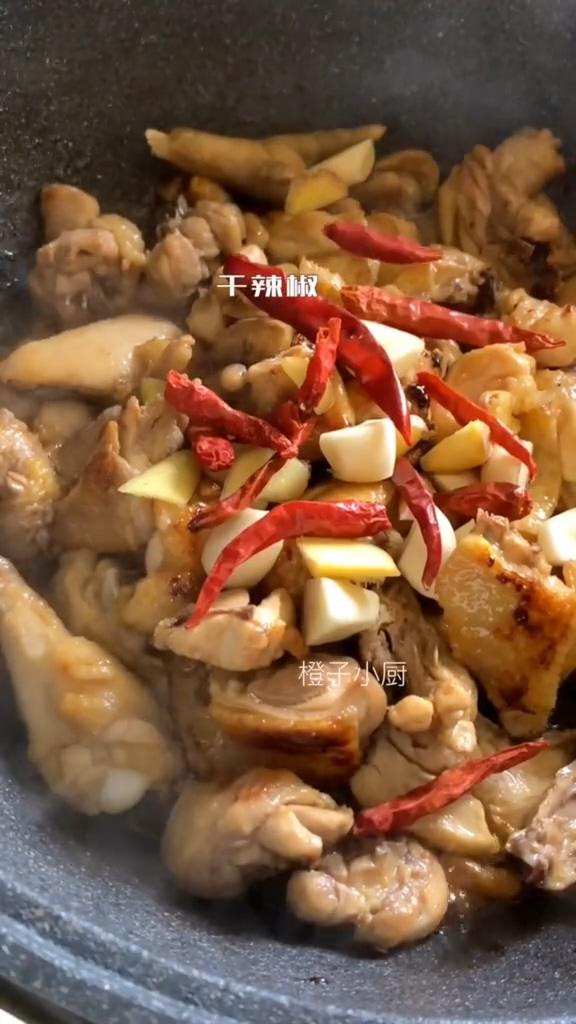 黃燜雞的做法-家常味炒菜譜