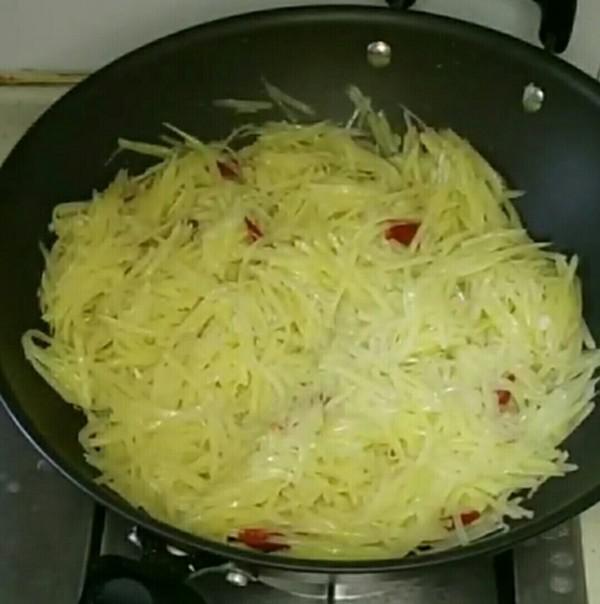 清炒土豆絲的做法-家常味炒菜譜