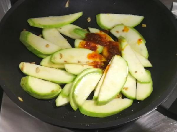 醬炒西葫蘆的做法-香辣味炒菜譜