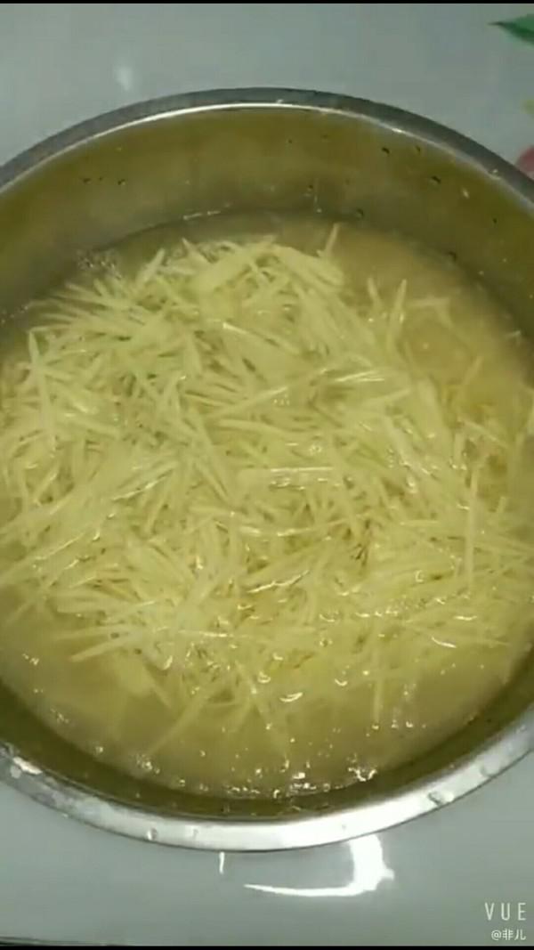 清炒土豆絲的做法-家常味炒菜譜