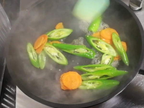 青椒炒豬心的做法-家常味炒菜譜